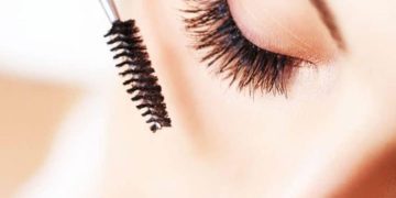 علت ریزش مژه ها چیست