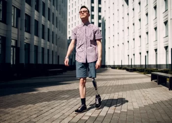 کاشت پای مصنوعی