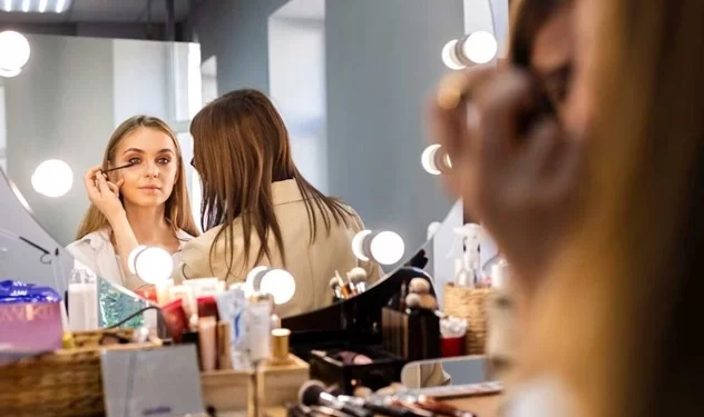 بهترین آموزشگاه آرایشگری شیراز 1 بهترین آموزشگاه آرایشگری شیراز