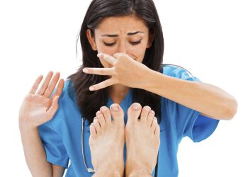 چه چیزی باعث بوی بد پاهای شما می شود