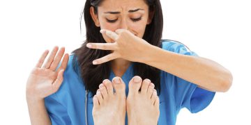 چه چیزی باعث بوی بد پاهای شما می شود