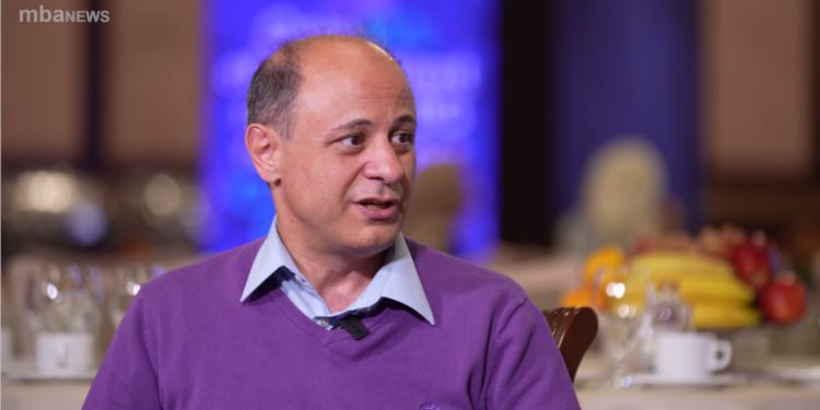 گفتوگو با دکتر سیدعادل جاهد، فوق تخصص غدد و متابولیسم/ 50 درصد از قندهایی که بیماران ثبت میکنند، قند واقعی و درست نیست 1 دکتر سیدعادل جاهد