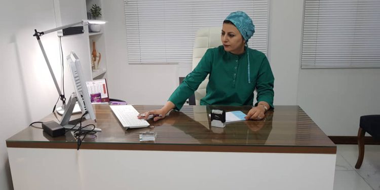 جراح و متخصص زنان و زایمان کدام بیماری ها را درمان می کند؟ 1 جراح و متخصص زنان و زایمان کدام بیماری ها را درمان می کند؟