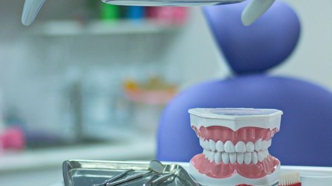 نکات مهم در نگهداری و تمیز کردن تجهیزات دندانپزشکی 1 نکات مهم در نگهداری و تمیز کردن تجهیزات دندانپزشکی - تصویر 1