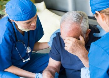 چه علائمی نشان می‌دهند که ممکن است دچار سکته مغزی شده باشیم؟