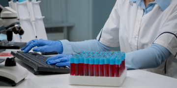 نقش آزمایش‌های پزشکی در تشخیص زودهنگام بیماری‌ها