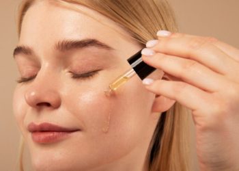 چه سرمی برای لیفت صورت خوبه؟ 8 چه سرمی برای لیفت صورت خوبه