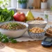 فیبر غذایی و دیابت نوع ۲؛ پژوهشها درباره قند خون چه میگویند؟ 2 چیدمان عدس، نخود، جو دوسر، نان سبوسدار، میوه و سبزی در کنار دستگاه سنجش قند خون